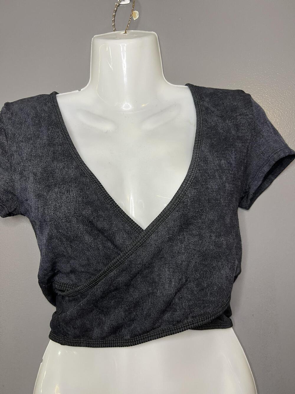 Forever 21 Shirt Womens S/M Gray Wrap Front V Neck Short Sleeve Stretch Crop Top